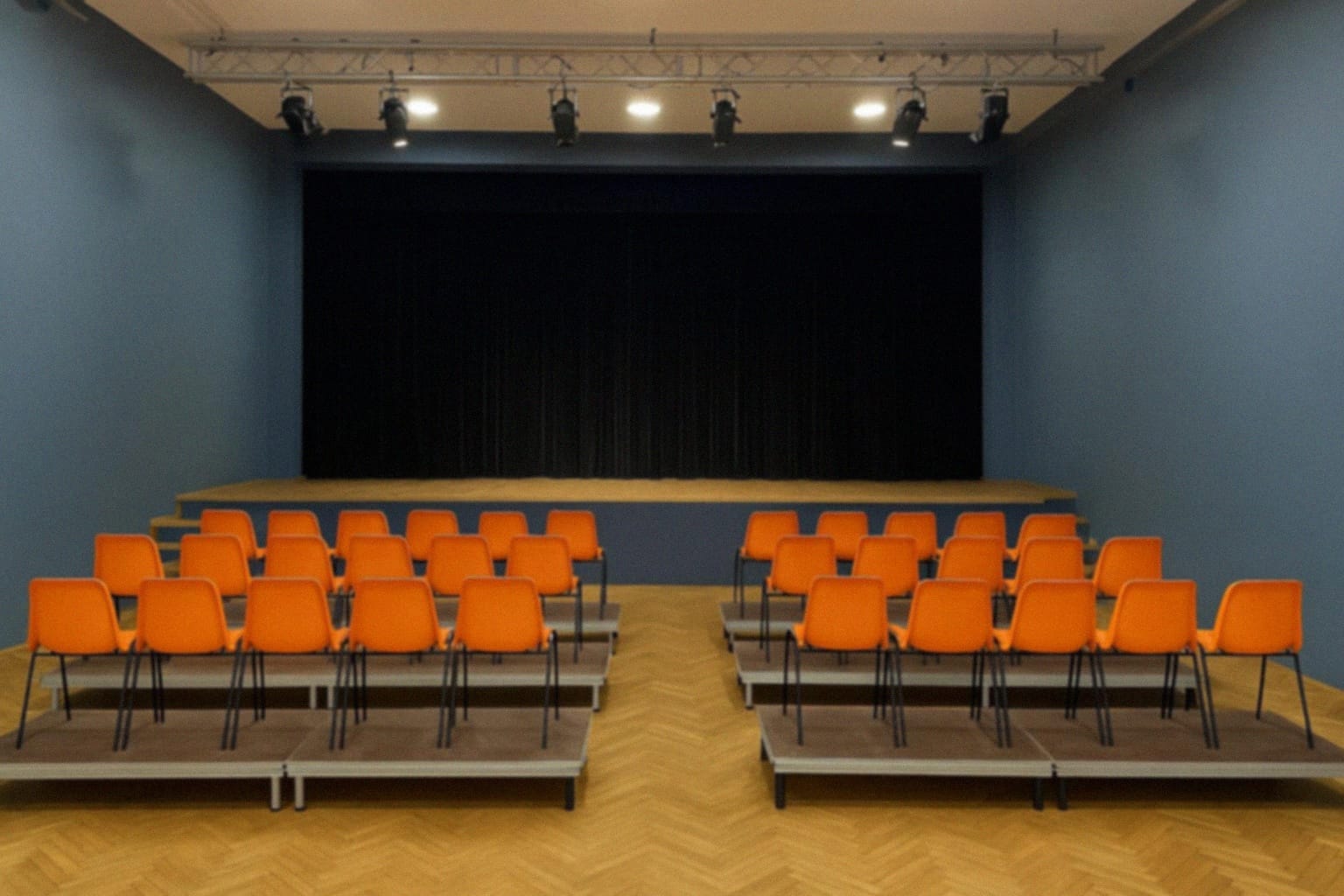 Stand-up „Mama Na Obrotach” w Żninie – Wieczór Pełen Śmiechu