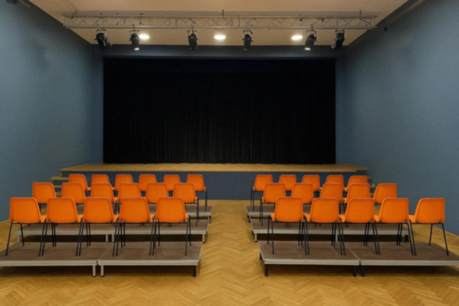 Stand-up „Mama Na Obrotach” w Żninie – Wieczór Pełen Śmiechu